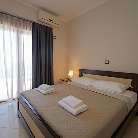 Hotel Deja Vu Ksamil Eksteriør billede