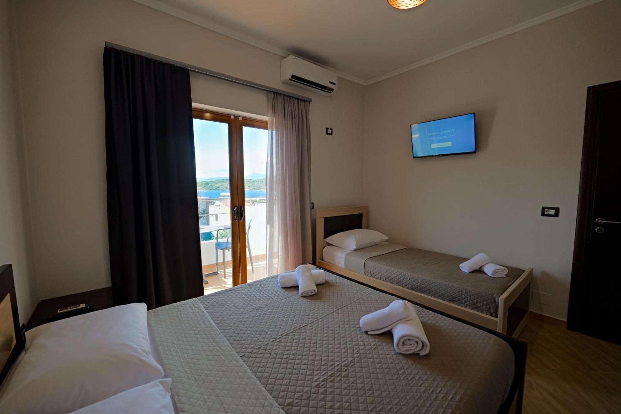 Hotel Deja Vu Ksamil Eksteriør billede